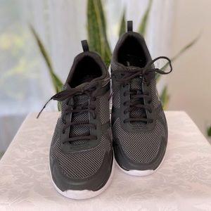 SKETCHERS Black Men’s Running Shoes Lite Weight 8.5W